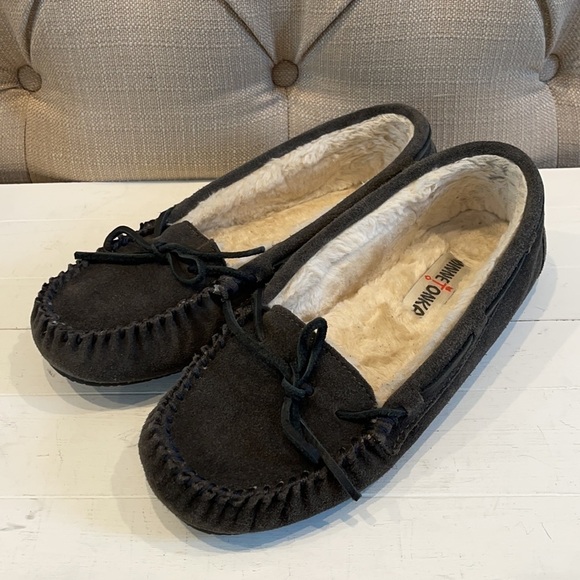 minnetonka® Cally Women's Slippers Dark Gray - Picture 3 of 9